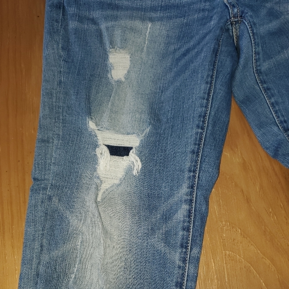 AEO Cropped Jeans - Distressed - Raw Hem - Size 8 - super stretch - Picture 3 of 8